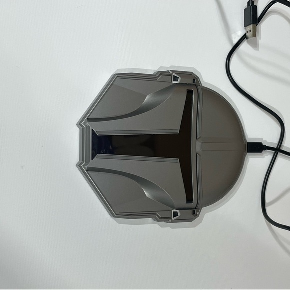 Star Wars The Mandalorian Light Up Wireless Charging Pad - Picture 8 of 8